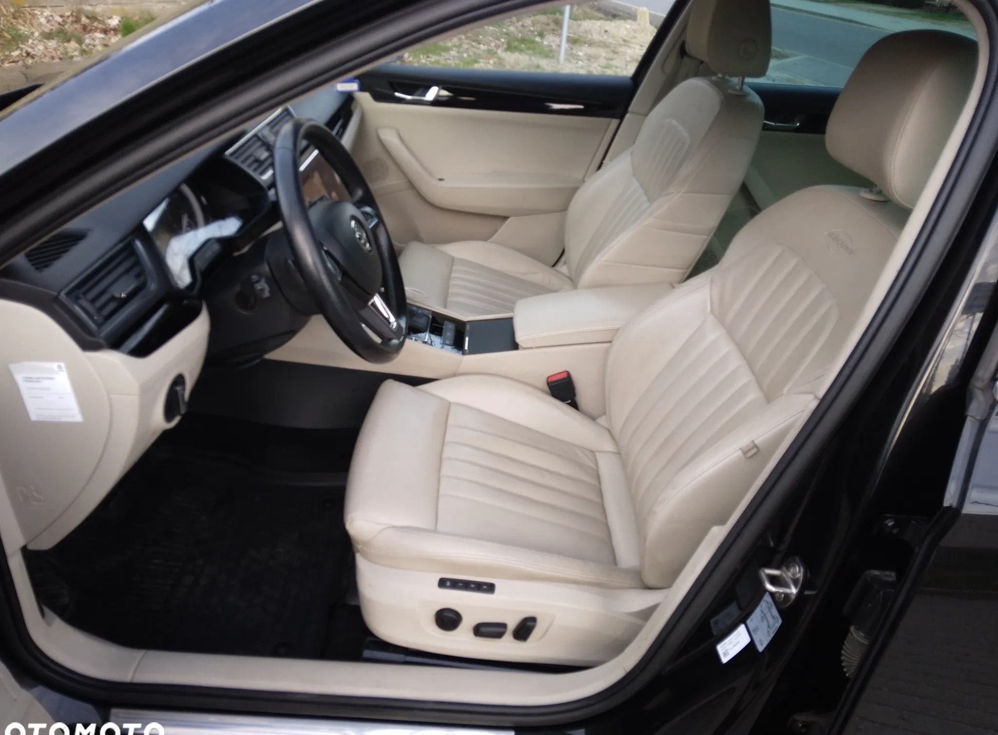 Skoda Superb cena 66900 przebieg: 330000, rok produkcji 2017 z Brzeziny małe 379